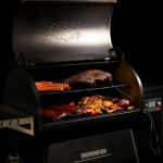 Traeger Ironwood 885 Wi-Fi Controlled Wood Pellet Grill W/ WiFIRE & Pellet Sensor - TFB89BLF - Image 18