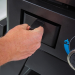 Pit Boss Ultimate Lift Off 4 Burner Propane Griddle - 10782 - Image 6