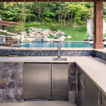 True 15 Inch 85 Lb. Right Hinge Outdoor Ice Maker - Matte White w/ Pewter Handle - TUI-15-R-OP-D~DSK-030-H05 - Image 5